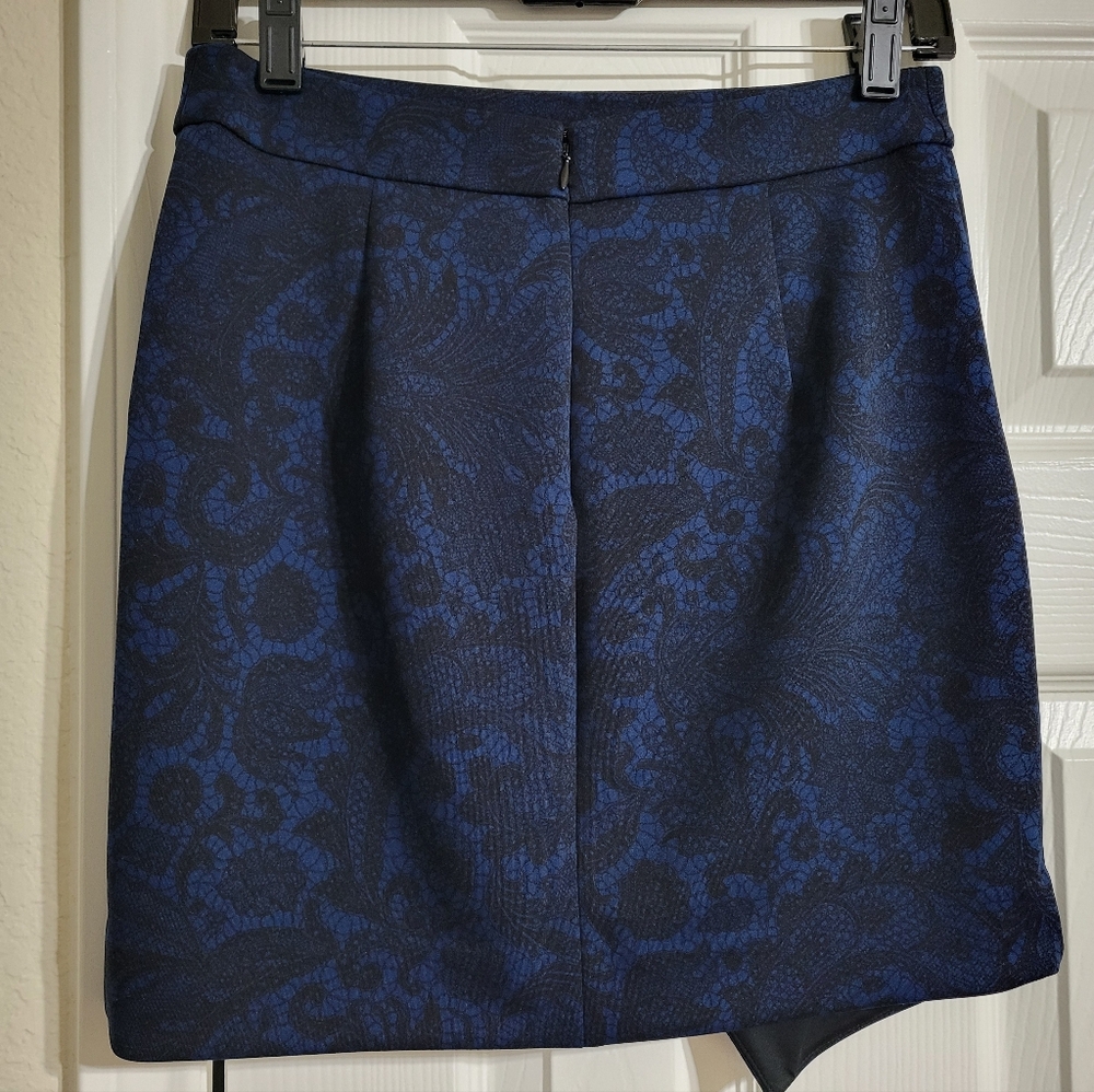EUC•Express•Asymmetrical• Women's Dark Blue with Black Lace Print Skirt•Size 2 - Picture 6 of 7